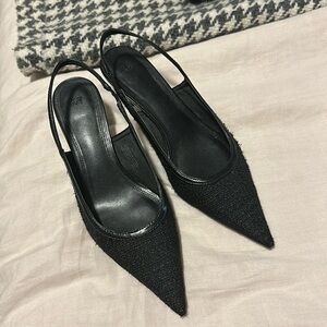 Black Pointed Sling back pumps/ heels